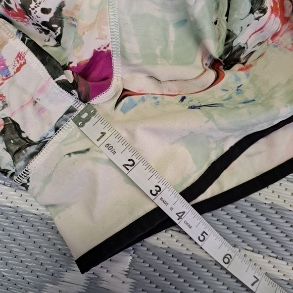 Lululemon Tracker Short III Pigment Wave Multi / Black - Picture 10 of 10